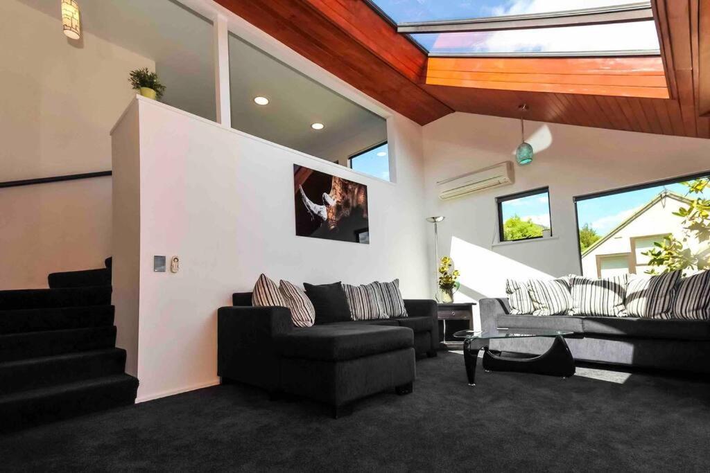 Stunning Home With Amazing Wakatipu Lake Views Κουίνσταουν Εξωτερικό φωτογραφία