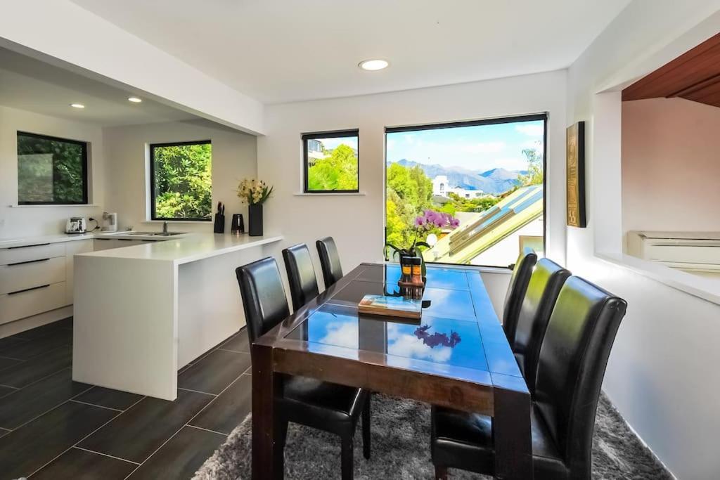 Stunning Home With Amazing Wakatipu Lake Views Κουίνσταουν Εξωτερικό φωτογραφία