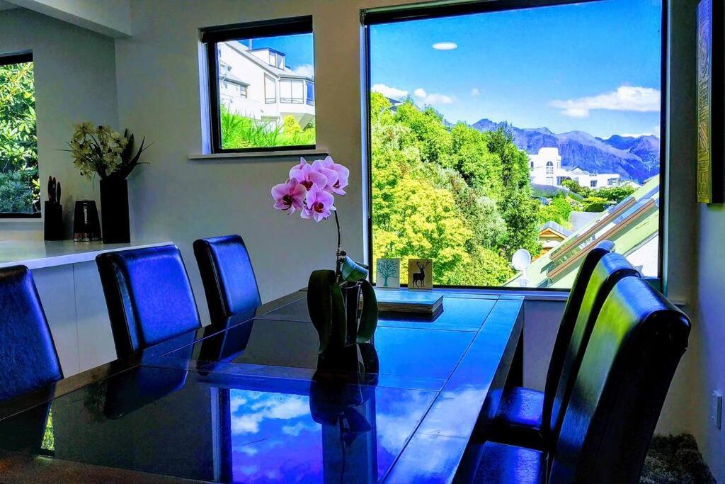 Stunning Home With Amazing Wakatipu Lake Views Κουίνσταουν Εξωτερικό φωτογραφία