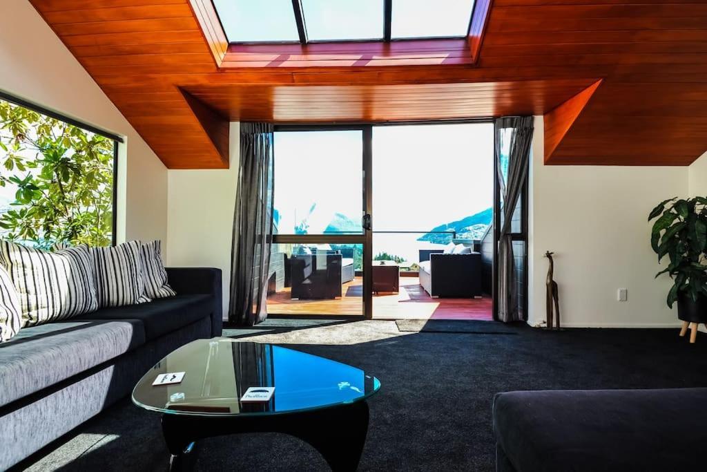 Stunning Home With Amazing Wakatipu Lake Views Κουίνσταουν Εξωτερικό φωτογραφία